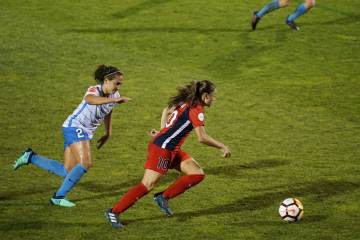 欧冠半场巴萨2-1马竞总比分2-3落后，亚马尔费兰破门卢克曼反超（配图示意）
